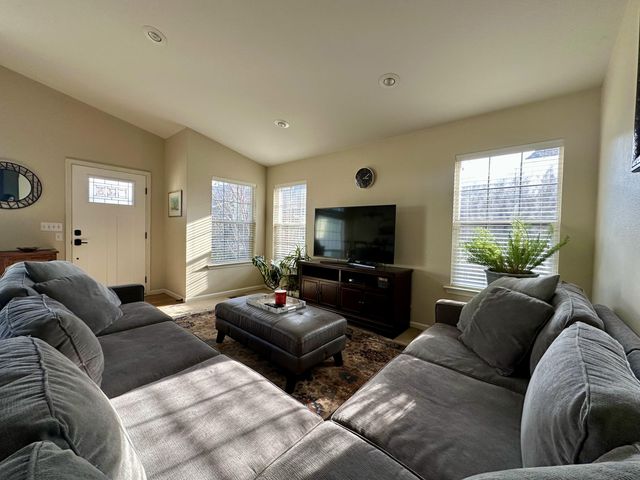 135 Meadow Slope Drive, Talent, OR 97540