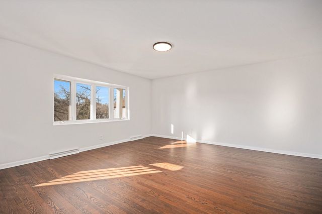 521 Pawnee Drive, Lake In The Hills, IL 60156