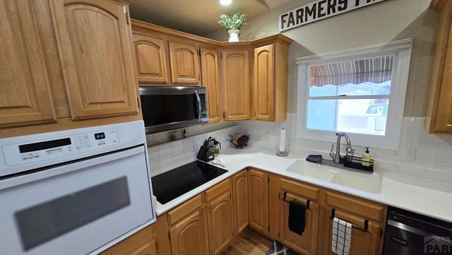 232 Alhambra Dr, Pueblo, CO 81005