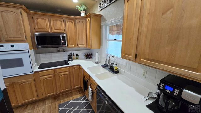 232 Alhambra Dr, Pueblo, CO 81005