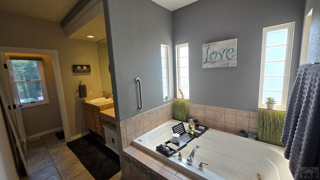 232 Alhambra Dr, Pueblo, CO 81005