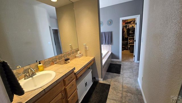 232 Alhambra Dr, Pueblo, CO 81005