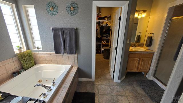 232 Alhambra Dr, Pueblo, CO 81005