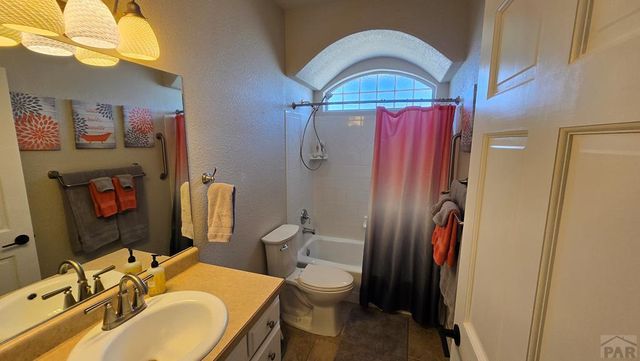 232 Alhambra Dr, Pueblo, CO 81005