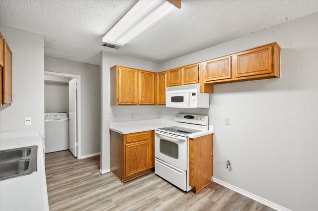 1217 Hidden Creek Drive, Mansfield, TX 76063
