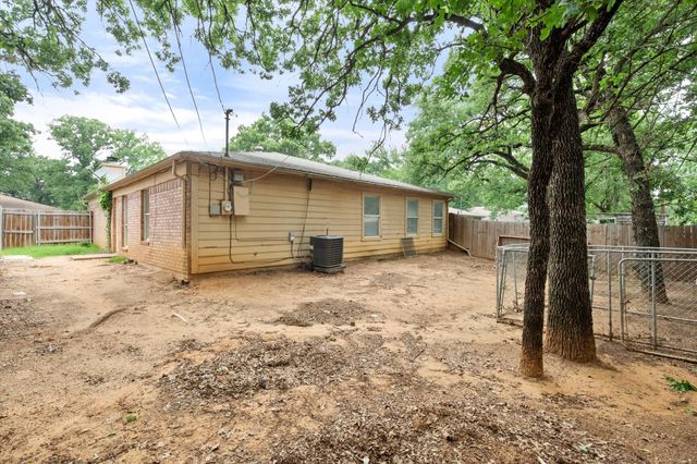 1217 Hidden Creek Drive, Mansfield, TX 76063