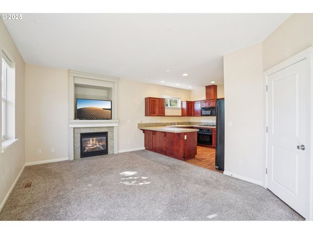 7104 Se STERLING Ln, Hillsboro, OR 97123