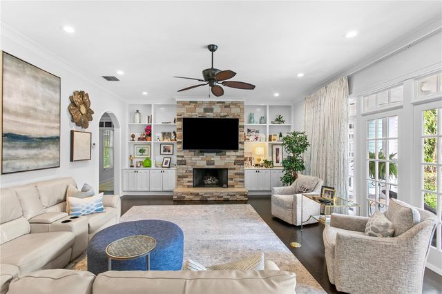 3126 W OAKLYN AVENUE, Tampa, FL 33609