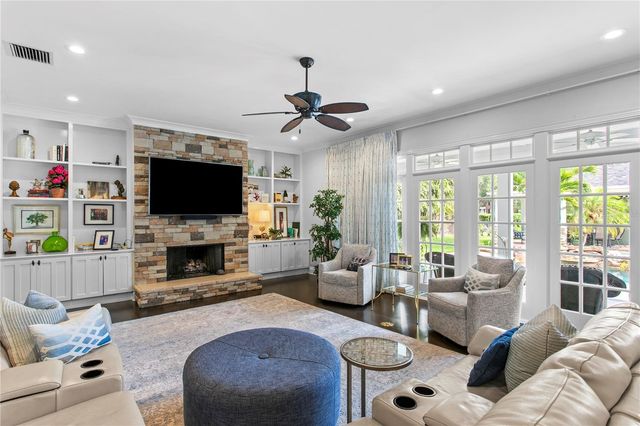3126 W OAKLYN AVENUE, Tampa, FL 33609
