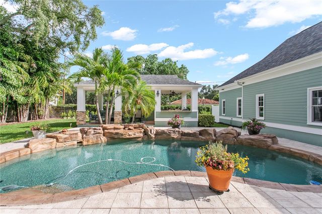 3126 W OAKLYN AVENUE, Tampa, FL 33609