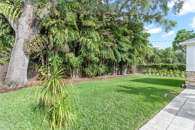 3126 W OAKLYN AVENUE, Tampa, FL 33609