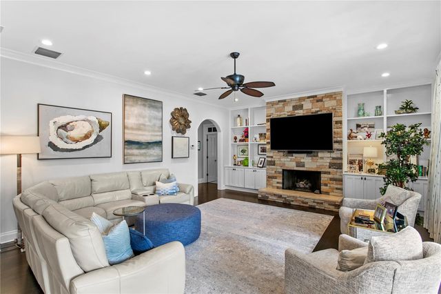3126 W OAKLYN AVENUE, Tampa, FL 33609