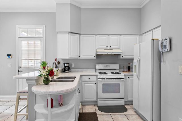 3126 W OAKLYN AVENUE, Tampa, FL 33609