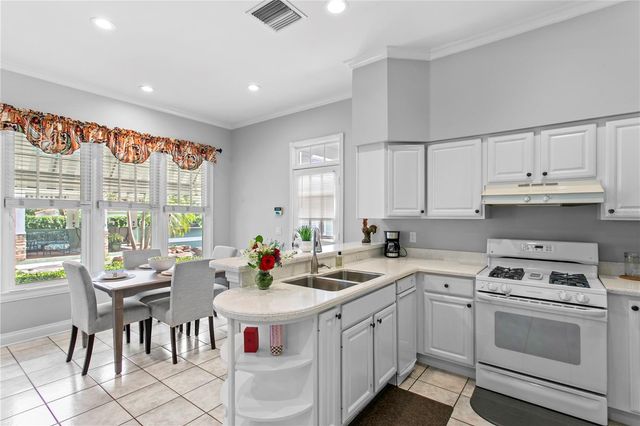3126 W OAKLYN AVENUE, Tampa, FL 33609