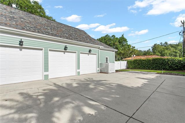 3126 W OAKLYN AVENUE, Tampa, FL 33609