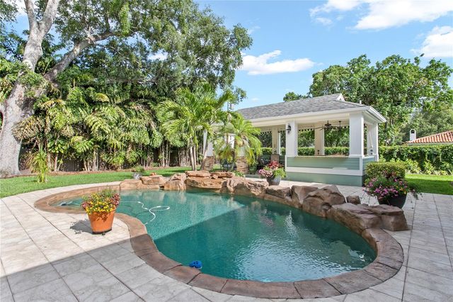 3126 W OAKLYN AVENUE, Tampa, FL 33609