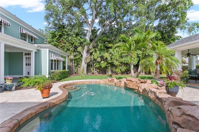 3126 W OAKLYN AVENUE, Tampa, FL 33609