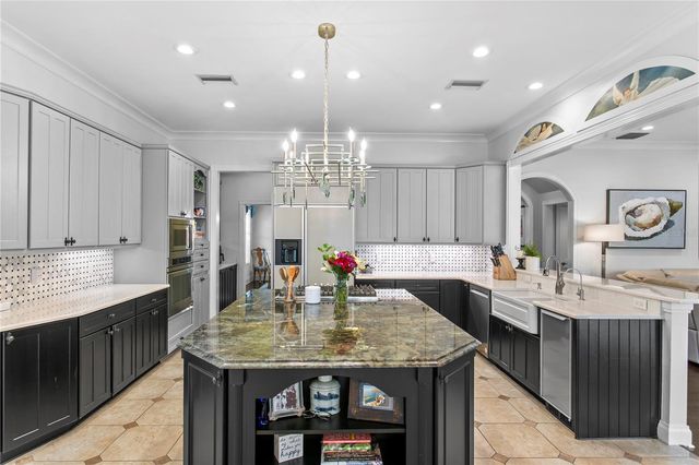 3126 W OAKLYN AVENUE, Tampa, FL 33609