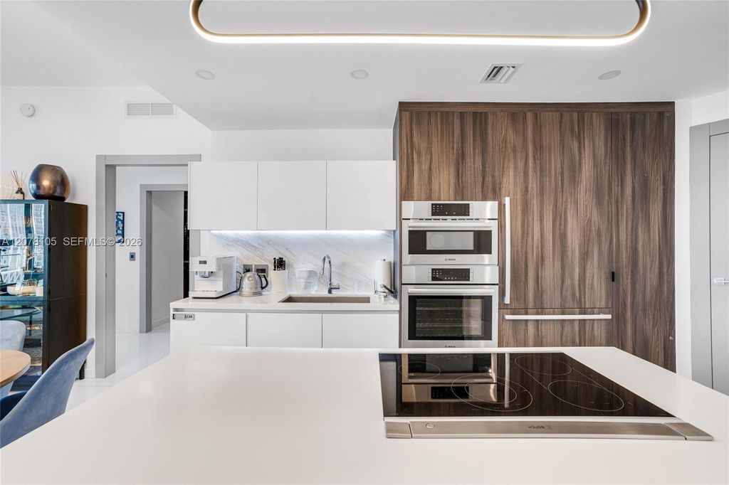 851 NE 1st Avenue 1408, Miami, FL 33132