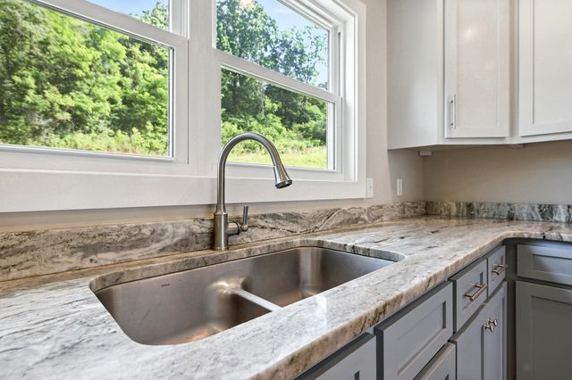 43 MCILWEE LN, Staunton, VA 24401
