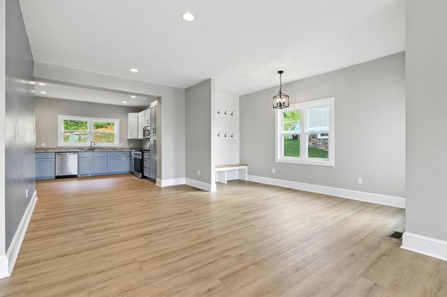 43 MCILWEE LN, Staunton, VA 24401