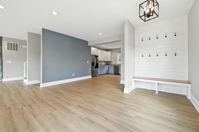 43 MCILWEE LN, Staunton, VA 24401