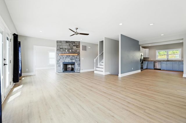 43 MCILWEE LN, Staunton, VA 24401