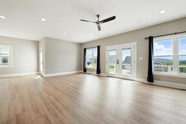 43 MCILWEE LN, Staunton, VA 24401