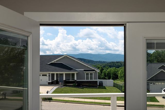 43 MCILWEE LN, Staunton, VA 24401