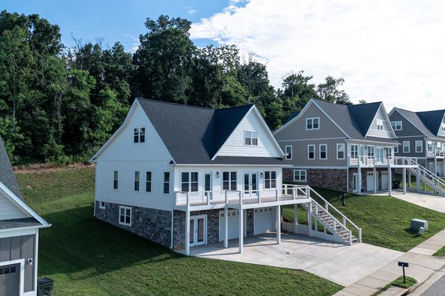 43 MCILWEE LN, Staunton, VA 24401