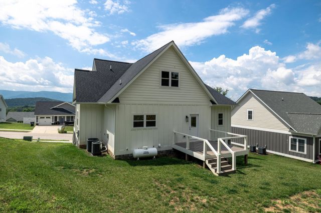 43 MCILWEE LN, Staunton, VA 24401