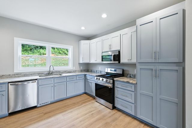 43 MCILWEE LN, Staunton, VA 24401