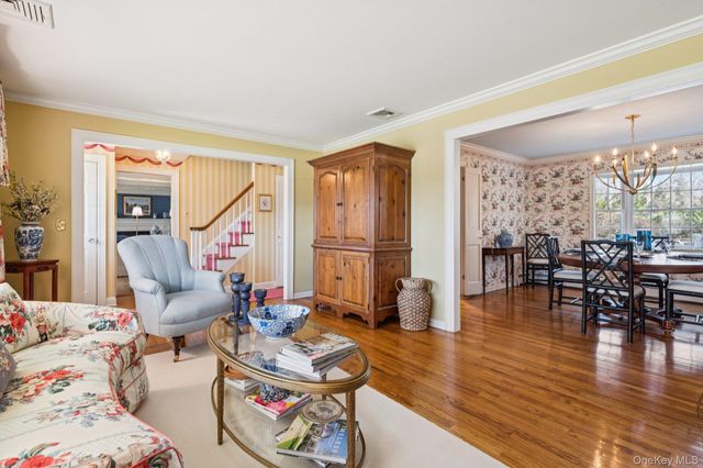 31 Fox Hunt Lane, Cold Spring Harbor, NY 11724