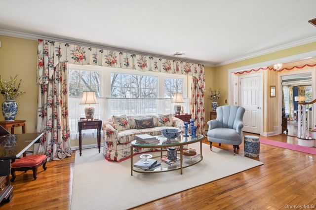 31 Fox Hunt Lane, Cold Spring Harbor, NY 11724