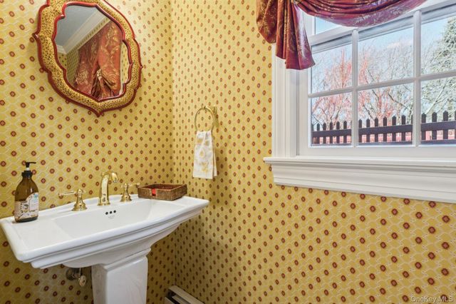 31 Fox Hunt Lane, Cold Spring Harbor, NY 11724