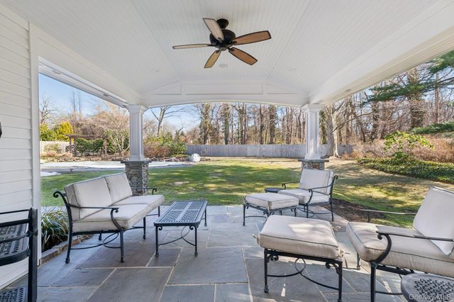 31 Fox Hunt Lane, Cold Spring Harbor, NY 11724