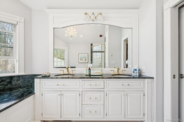 31 Fox Hunt Lane, Cold Spring Harbor, NY 11724