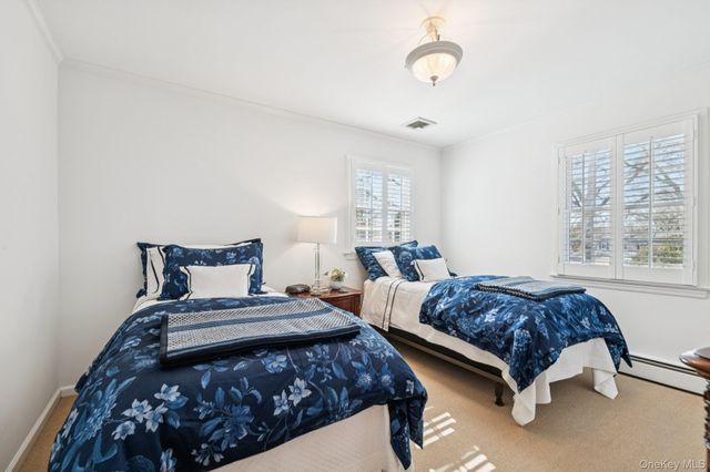 31 Fox Hunt Lane, Cold Spring Harbor, NY 11724