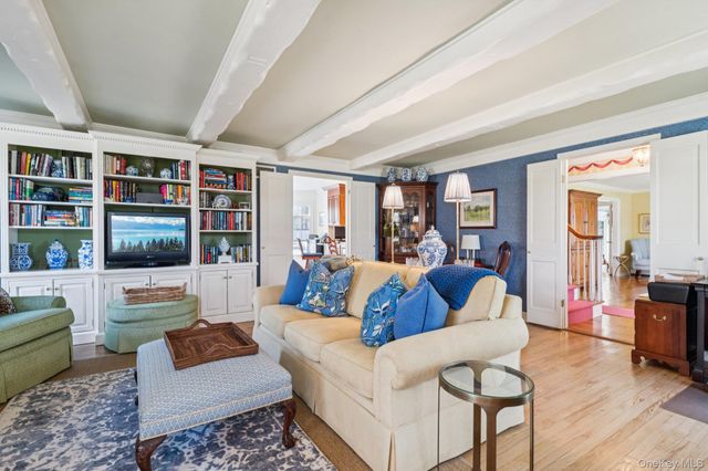 31 Fox Hunt Lane, Cold Spring Harbor, NY 11724