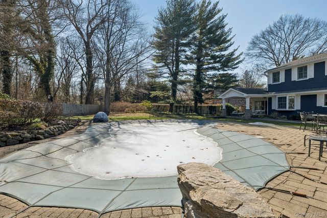 31 Fox Hunt Lane, Cold Spring Harbor, NY 11724