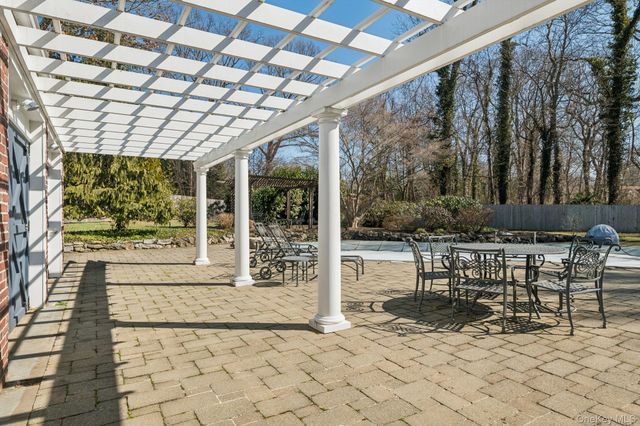 31 Fox Hunt Lane, Cold Spring Harbor, NY 11724