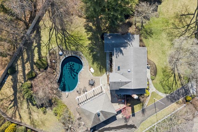 31 Fox Hunt Lane, Cold Spring Harbor, NY 11724