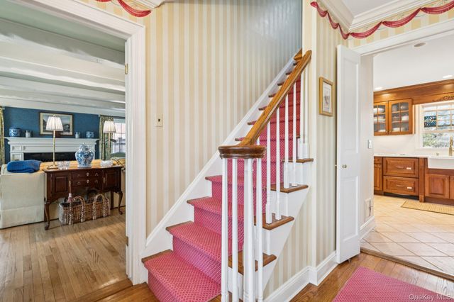 31 Fox Hunt Lane, Cold Spring Harbor, NY 11724