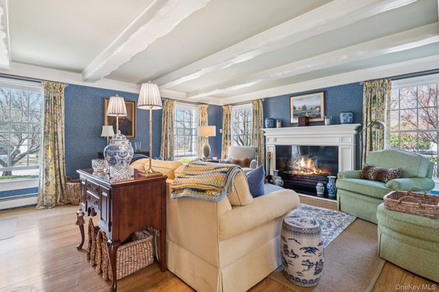 31 Fox Hunt Lane, Cold Spring Harbor, NY 11724