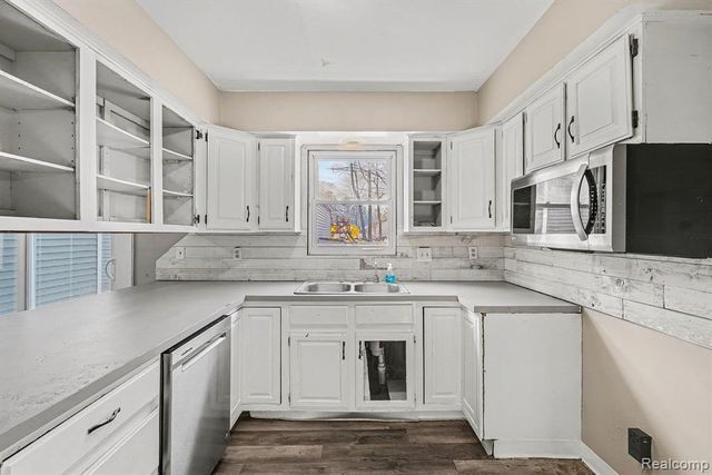 1364 Munson Street, Burton, MI 48509