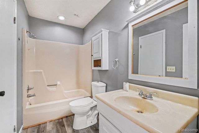 1364 Munson Street, Burton, MI 48509