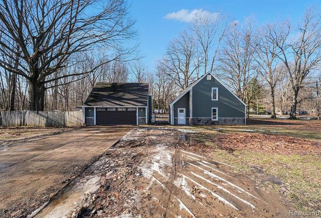 1364 Munson Street, Burton, MI 48509