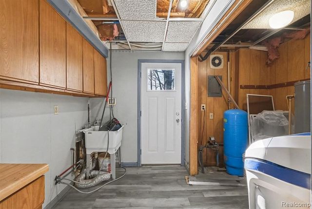 1364 Munson Street, Burton, MI 48509