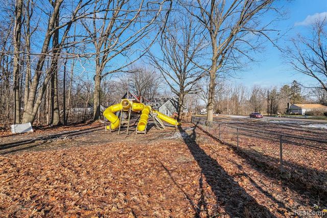 1364 Munson Street, Burton, MI 48509