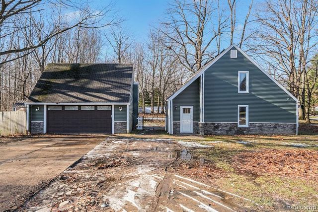 1364 Munson Street, Burton, MI 48509